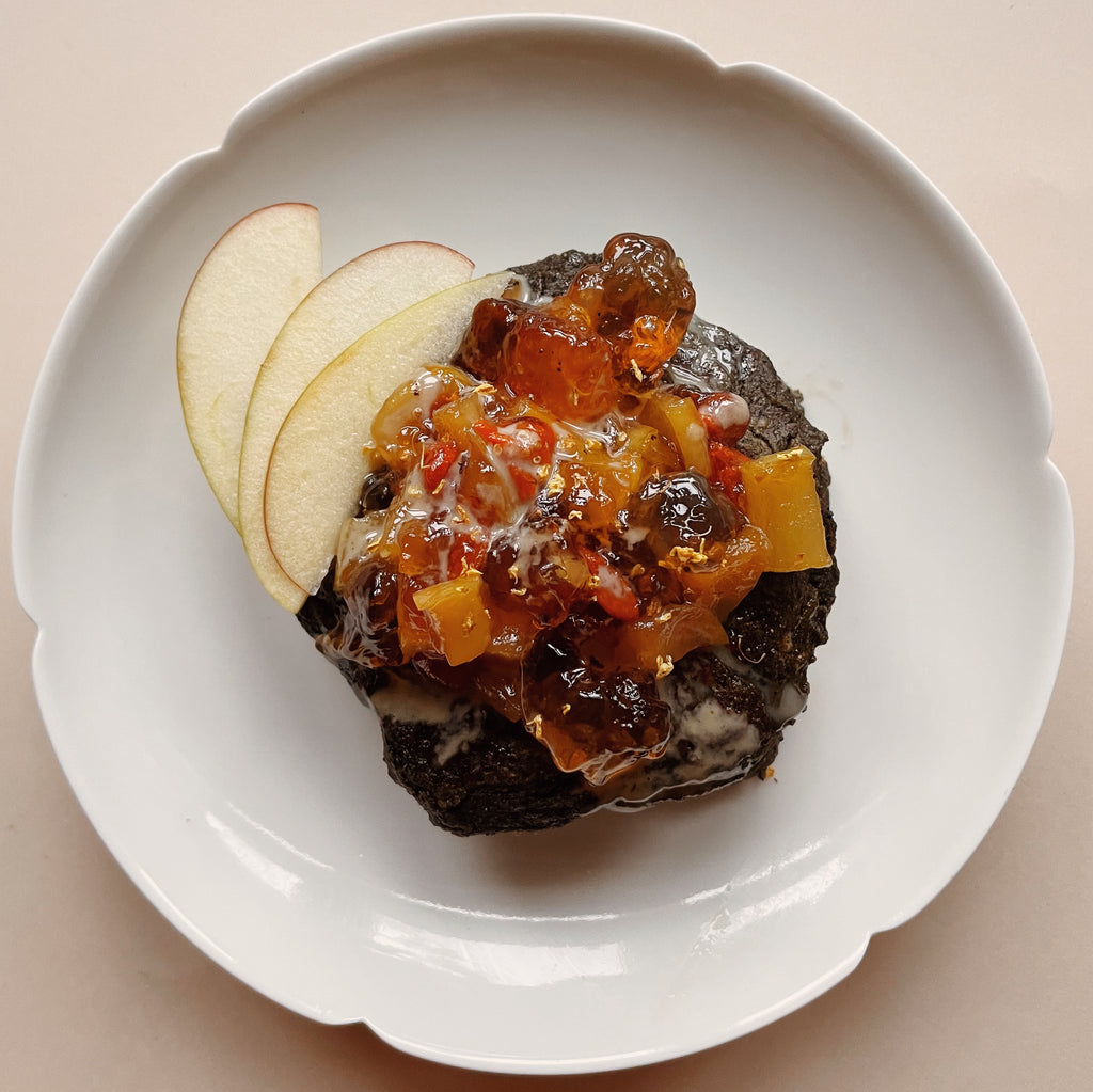 Black Sesame Chickpea Pancake with Goji-Apple Compote | 黑芝麻鹰嘴豆松饼配枸杞苹果酱