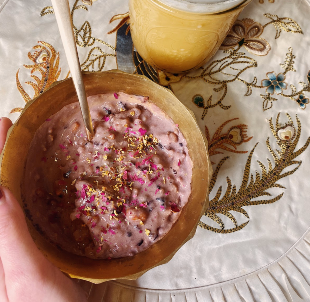 Purple Rice Rose Porridge for Mood and Beauty 紫米玫瑰养颜粥